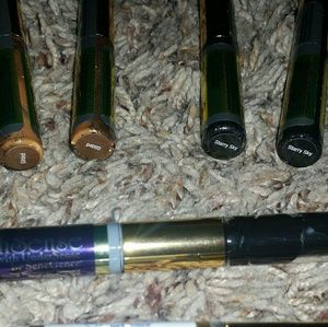 Eyeliner and mascara with undersense